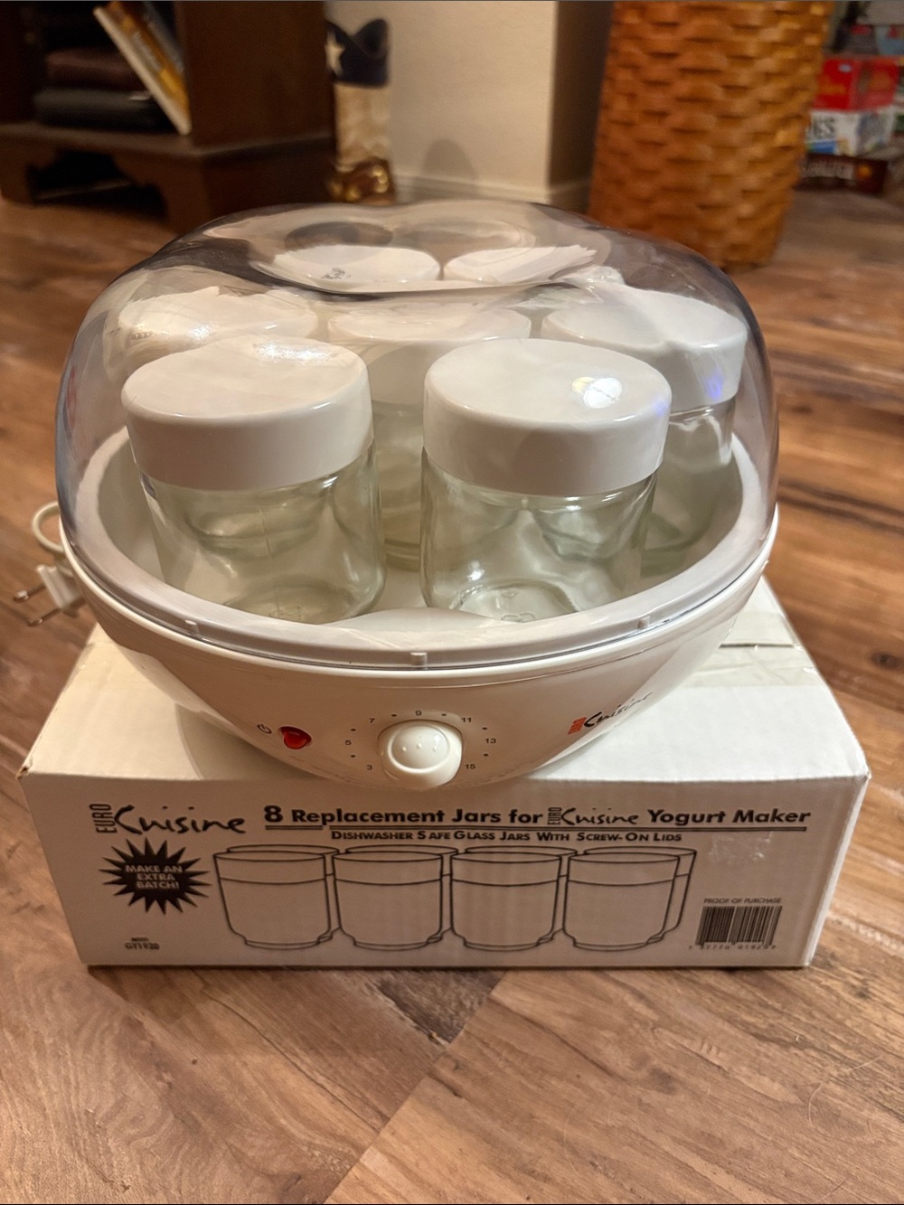 Euro Cuisine Yogurt Maker with 7 Glass Jars - White. Excellent Condition.